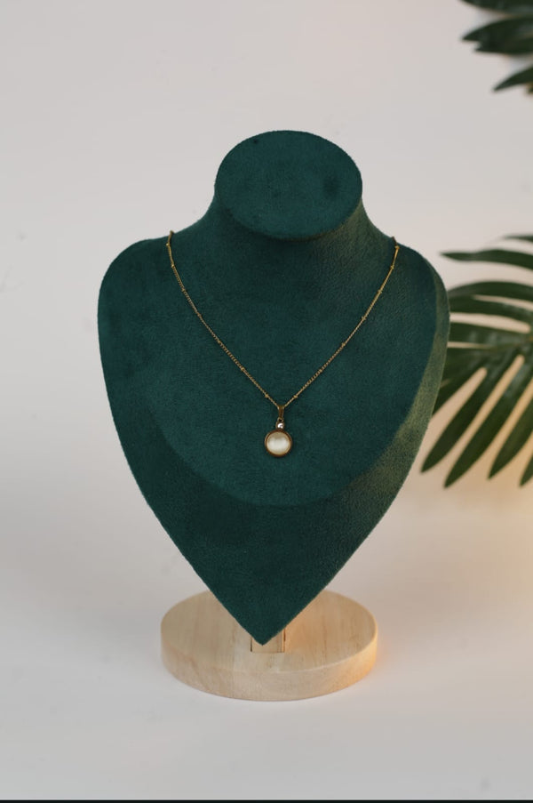 Minimal pearl gold pendant