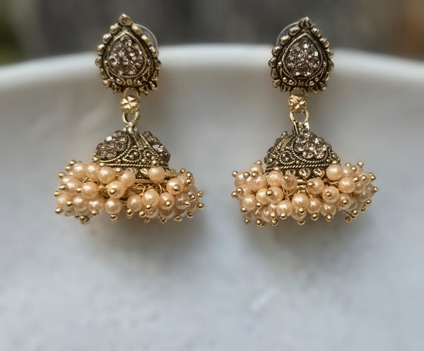 Elegant Rajwadi-inspired traditional design